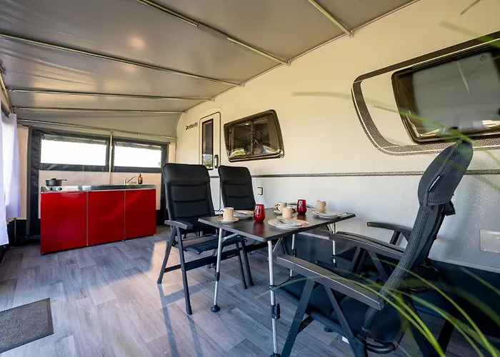 Gemuetliche Mit Top-ausstatung Und Vorzelt Im Heide